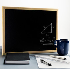 A blackboard with the pythagorean theorem for teaching mathematics in school - 183233648