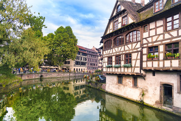 Fototapeta na wymiar Sommer in Straßburg: La Petit France