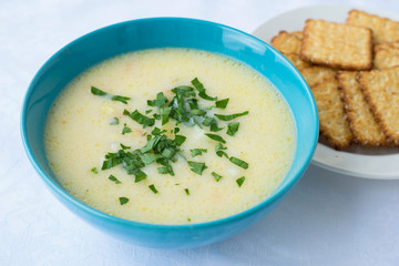 Cheese soup and crackers