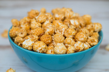 Golden caramel popcorn