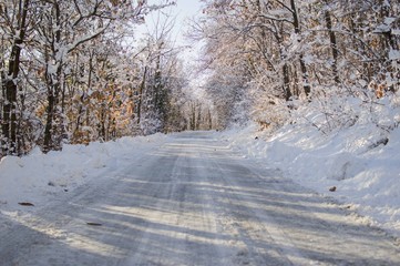 Obraz premium Strada di Montagna Innevata