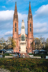 Naklejka premium Waterloo-Denkmal memorial and St. Boniface Church in Wiesbaden, Germany.