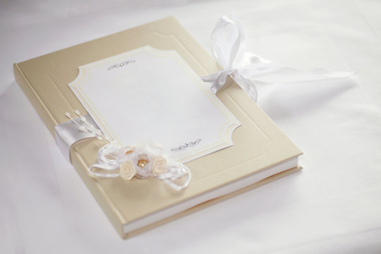 Blanc Wedding Guest Book