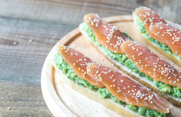 Toasts with guacamole and smoked salmon