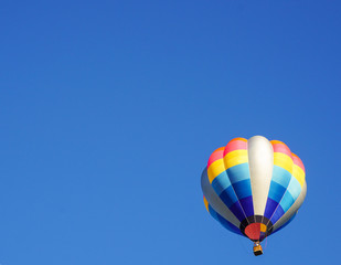 Blue sky and hot air balloon　青空と熱気球