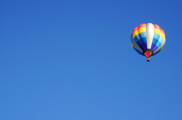 Blue sky and hot air balloon　青空と熱気球