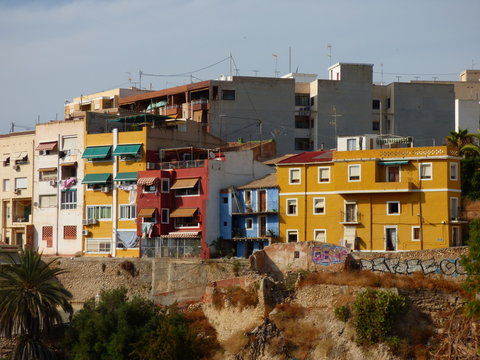 Casas de colores en Villajoyosa​,municipio de la Comunidad Valenciana, España. Perteneciente a la provincia de Alicante y situado en la Costa Blanca