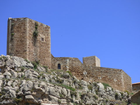 Castillo de Puertomingalvo. Pueblo en Parque Cultural del Maestrazgo en la comarca de Gúdar-Javalambre, en la provincia de Teruel en Aragón, España