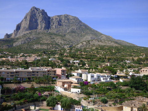 Finestrat, pueblo de la Comunidad Valenciana, Espa&ntilde;a. Situado en la provincia de Alicante, en la comarca de la Marina Baja, forma una conurbaci&oacute;n con Benidorm
