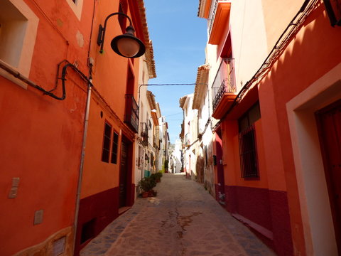 Finestrat, pueblo de la Comunidad Valenciana, España. Situado en la provincia de Alicante, en la comarca de la Marina Baja, forma una conurbación con Benidorm