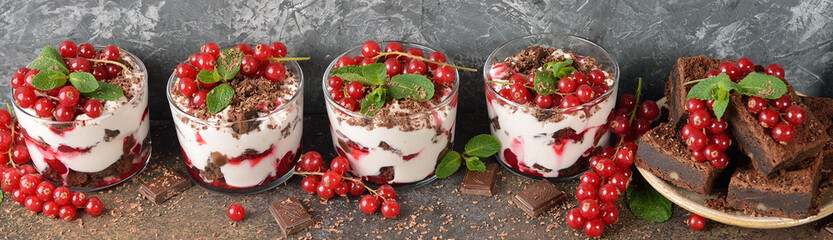 Dessert with red currant