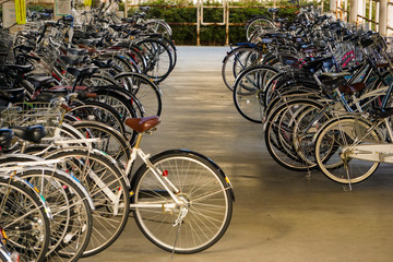 Fototapeta na wymiar 日本のシーン　駐輪場と自転車