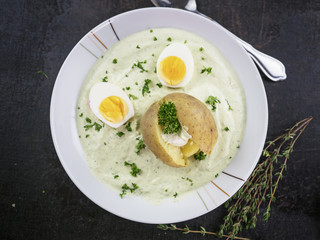 Grüne Sauce mit Eiern und Kartoffeln