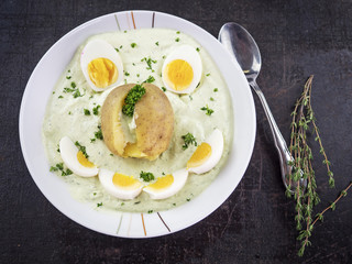 Grüne Sauce mit Eiern und Kartoffeln