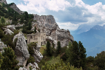 Fototapeta na wymiar Abandoned Building Ruins in Italian Dolomites Alps Scenery