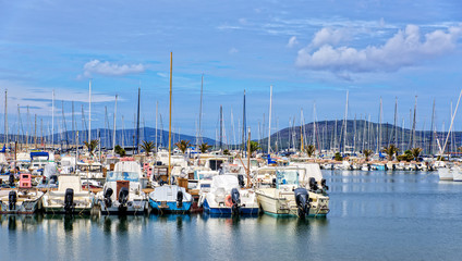 Hafen Alghero  Boot Jacht Gebirge
