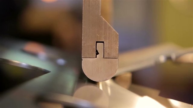 Steel bending machine