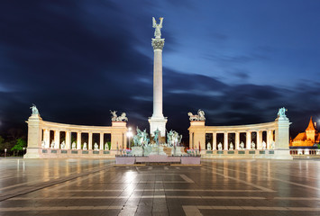 Fototapeta na wymiar Heroes Square in Budapest
