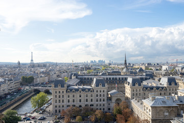 ノートルダム大聖堂から見るパリ市街の風景