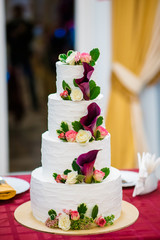 Obraz na płótnie Canvas Multi-tiered cake with flowers.
