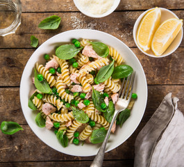 fusilli pasta with salmon, spinach and grean peas