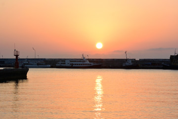 Fototapeta premium Sunrise over the port of Yalta