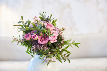 Blumenstrauß mit rosa Rosen zur Hochzeit