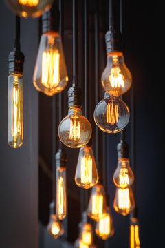 Diferent vintage tungsten filament lamps hanging from the ceiling