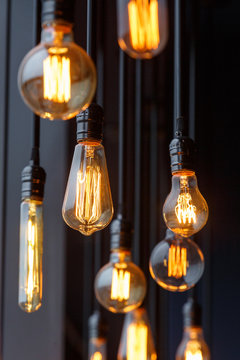 Diferent vintage tungsten filament lamps hanging from the ceiling