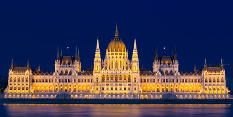 Fototapeta na wymiar Hungarian Parliament Building
