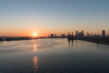Fototapeta premium Abu Dhabi skyline at sunset