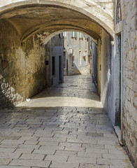 Fototapeta na wymiar Empty street with arch