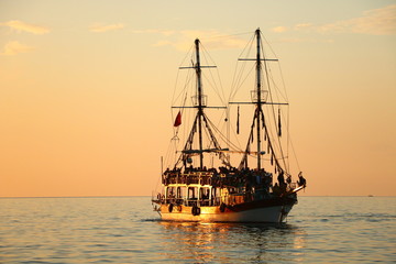 Fototapeta premium Hatay İskenderun, boat sailing