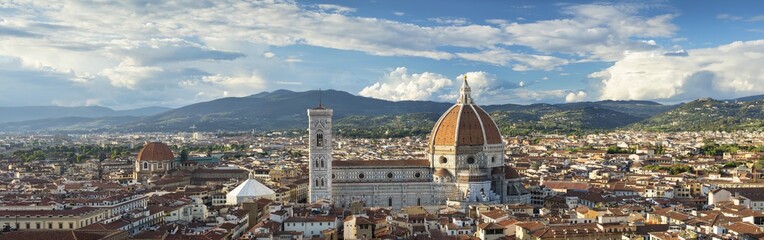 Obraz premium panoramic view to Florence and old church with belfry in Italy