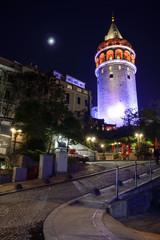 Obraz premium View of the Galata Tower at night