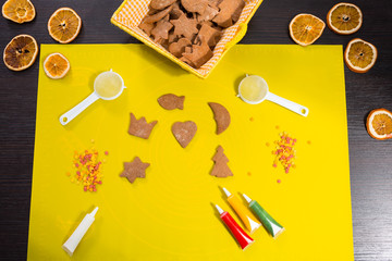 Fototapeta na wymiar Decorating gingerbread cookies for Christmas