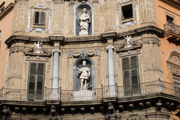 Fototapeta na wymiar A view of the Piazza Quattro Canti in Palermo . Sicily