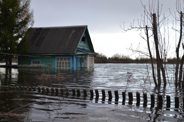 Наводнение в деревне,затопило дом,катастрофа,стихия,река,уровень воды