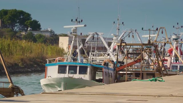 15131_Lots_of_boats_docking_on_the_port_in_Capoiale.mov
