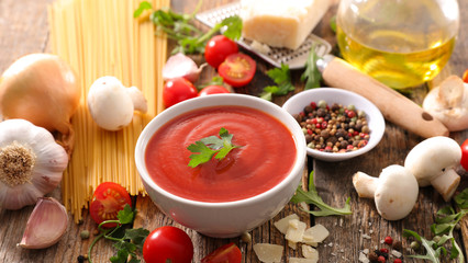 tomato sauce with ingredient