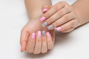 Obraz na płótnie Canvas pink manicure with silver sequins on square nails 