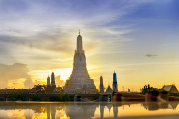 Fototapeta premium Sunset Wat Arun (Temple of Dawn) and Reflections of Wat Arun Pagoda on glass table is landmark of Attractions's Popular tourists, in bangkok Thailand