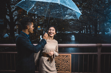 Obraz premium Young japanese couple spending time together in Tokyo