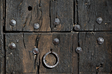 Door knoker on an old wodden door 
