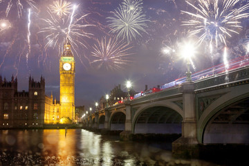 Fototapeta premium explosive fireworks display fills the sky around Big Ben. New Year's Eve celebration in the city