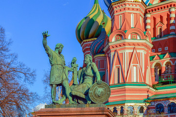Fototapeta na wymiar Monument to Minin and Pozharsky on Red square with St. Basil Blazhenny's temple on the background, famous landmark in Moscow, Russia