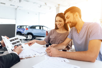 A young family came to the car showroom to choose a new car.