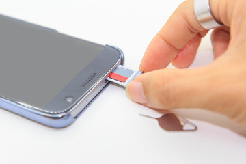 Remove memory card of smartphone 