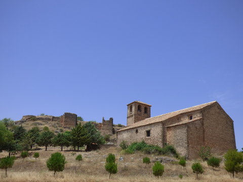 Riopar Viejo es una pequeña localidad  y mirador en Riopar, sierra de Alcaraz, en Albacete, dentro de la comunidad autónoma de Castilla La Mancha (España)