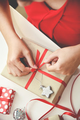 Obraz na płótnie Canvas Female wrapping present boxes.